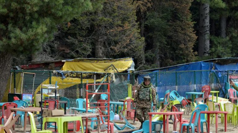 पाकिस्तान ने भारतीय एयरलाइनों के लिए हवाई क्षेत्र बंद किया, सिंधु संधि को खतरा