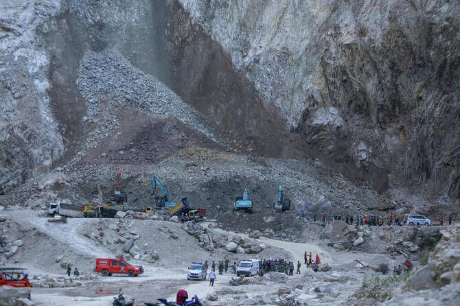 इंडोनेशिया में खदान ढहने से मरने वालों की संख्या बढ़कर 17 हुई, तलाश जारी