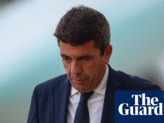 वालेंसिया के राष्ट्रपति कार्लोस माज़ोन ने घातक बाढ़ से निपटने में लापरवाही बरतने पर इस्तीफा दिया | स्पेन