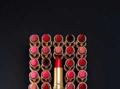 रेवलॉन अतीत पर नज़र रखते हुए भविष्य की ओर देखता है