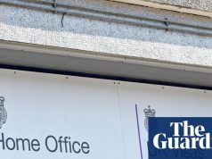 छोटी नाव पर ब्रिटेन लौटे ईरानी को दूसरी बार हटाने की योजना पर चिंताएँ बढ़ीं | आप्रवासन और शरण