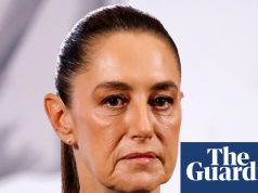 जब मेक्सिको की राष्ट्रपति सड़कों पर नागरिकों से बात कर रही थीं तो एक आदमी ने उन्हें टटोला क्लाउडिया शीनबाम