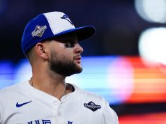 ब्लू जेज़ ने बो बिचेट अनुबंध प्रस्ताव देने की योजना बनाई है