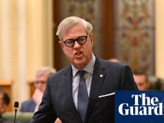 ट्रांसजेंडर किशोर की मां ने क्वींसलैंड सरकार पर गोपनीयता भंग करने का आरोप लगाया, जो उसके बच्चे को ‘बाहर’ कर सकती थी क्वींसलैंड