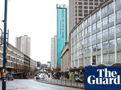 बर्मिंघम सिटी सेंटर में ‘अकारण हमले’ में महिला की गर्दन पर चाकू मारा गया | यूके समाचार