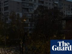 रूसी हमलों के कारण उत्पादन क्षमता ‘शून्य’ हो जाने के बाद यूक्रेन को बड़े पैमाने पर बिजली कटौती का सामना करना पड़ रहा है | यूक्रेन