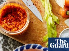 मिरेपोइक्स किमची और शाकाहारी उमामी मिर्च: घरेलू किण्वक के साथ खाना पकाने के लिए केनजी मोरिमोटो की रेसिपी | खाना