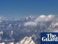 अधिकारियों का कहना है कि नेपाल में हिमस्खलन में पांच पर्वतारोहियों और दो गाइडों की मौत हो गई नेपाल