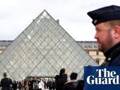 ऑडिटर का कहना है कि लौवर डकैती एक ‘गहरा कर देने वाली चेतावनी’ है पेरिस