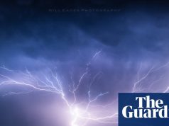 विक्टोरिया और क्वींसलैंड के गीले मौसम का सामना करने के कारण एनएसडब्ल्यू के कुछ हिस्सों में गंभीर तूफान का पूर्वानुमान है | ऑस्ट्रेलिया का मौसम