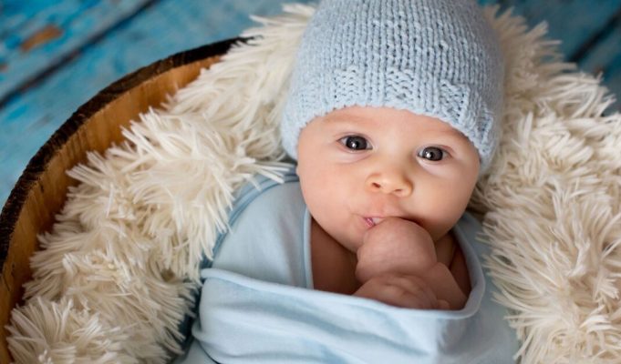 इस वर्ष 10 क्लासिक शिशु नाम वापसी कर रहे हैं