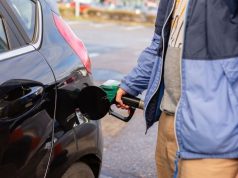 ड्राइवरों से जूते पहनने और पेट्रोल बिल से 105 पाउंड की कटौती करने का आग्रह किया गया