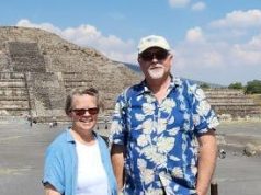 हम 60 साल की उम्र में जल्दी सेवानिवृत्त हो गए और दुनिया की यात्रा करने के लिए बचत से गुजारा कर रहे हैं