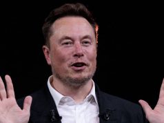 जहां टेस्ला के शेयरधारक एलन मस्क के $1 ट्रिलियन वेतन पैकेज पर कायम हैं