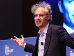 पलान्टिर के सीईओ ‘अनुशासित’ भर्ती प्रथाओं के लिए एक विजय गोद ले रहे हैं