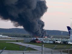 लुइसविले हवाई अड्डे के पास यूपीएस विमान दुर्घटनाग्रस्त हो गया