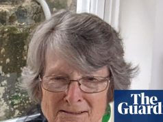 सुदूर ऑस्ट्रेलियाई द्वीप पर यात्री की मौत के बाद जांचकर्ता कोरल एडवेंचरर क्रूज जहाज पर चढ़े | क्वींसलैंड