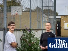 इंग्लैंड के सबसे वंचित तटीय क्षेत्रों में से एक में अंतिम युवा केंद्र बंद होने की कगार पर है | युवा लोग