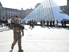 लौवर डकैती में 4 संदिग्धों के खिलाफ आरोप दायर किए जाने के बावजूद, चुराए गए गहने अभी भी गायब हैं