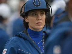 कोल्ट्स के मालिक कार्ली इरसे-गॉर्डन खेलों के दौरान हेडसेट के साथ किनारे पर क्यों हैं?