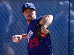 अनुबंध समाप्त होने के बाद डोजर्स 17 खिलाड़ियों को मुफ़्त एजेंसी में भेजते हैं