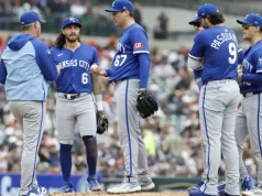 रॉयल्स ने चोटों से जूझ रहे वर्ल्ड सीरीज़ चैंपियन को दो सीज़न के बाद बिना किसी उपस्थिति के छूट पर रखा है