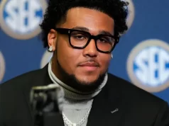 मॉक ड्राफ्ट में बियर्स को क्यूबी कालेब विलियम्स के लिए अतिरिक्त सुरक्षा जोड़ते हुए देखा गया है