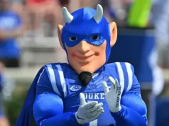 क्लेम्सन जैब के बाद ड्यूक फुटबॉल की सोशल मीडिया टीम वेतन वृद्धि की हकदार है