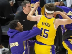 लेकर्स के जे जे रेडिक ने ऑस्टिन रीव्स की कमर की चोट पर चिंताजनक अपडेट प्रदान किया है जो उन्हें दरकिनार कर सकता है