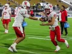 देखें: आखिरी सेकंड में इंटरसेप्शन से ह्यूस्टन यूसीएफ की जीत से बाल-बाल बच गया