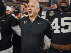 ऑबर्न पर वेंडरबिल्ट की ओटी की जीत के बाद क्लार्क ली ने लचीलेपन की प्रशंसा की