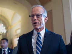 सरकार ने लाइव अपडेट बंद कर दिए हैं क्योंकि सीनेट गतिरोध खत्म करने के लिए पूरे सप्ताहांत काम कर रही है