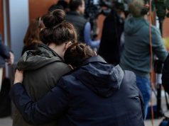 शिकागो डे केयर में संघीय आव्रजन एजेंटों द्वारा गिरफ्तारी से आक्रोश फैल गया