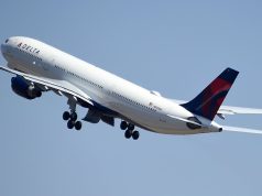 विशेषज्ञों का कहना है कि सरकारी शटडाउन दूसरे महीने तक खिंचने के कारण हवाई यात्रा में अधिक देरी के लिए तैयार रहें