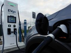 कंपनियों ने ईवी पर ब्रेक लगा दिया और हजारों कर्मचारियों को नौकरी से निकाल दिया