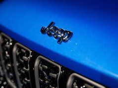 क्रिसलर ने 320,000 एसयूवी वापस मंगाईं और मालिकों से बैटरी में आग लगने के खतरे को देखते हुए उन्हें बाहर पार्क करने को कहा