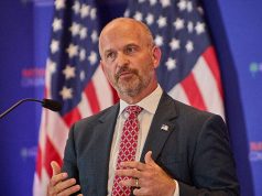 जब नेता ने श्वेत राष्ट्रवादी निक फ़्यूएंटेस के साथ टकर कार्लसन के साक्षात्कार का बचाव किया तो हेरिटेज फाउंडेशन में तीखी प्रतिक्रिया हुई