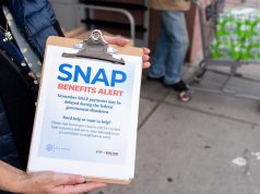 ट्रम्प का कहना है कि शटडाउन ख़त्म होने तक SNAP फ़ूड स्टाम्प लाभों का भुगतान नहीं किया जाएगा, जिससे भ्रम की स्थिति पैदा हो गई है