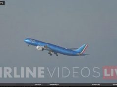 LAX से उड़ान भरने के तुरंत बाद दो यात्री जेट लगभग टकराते-टकराते बचे