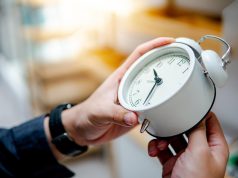 डेलाइट सेविंग टाइम के लिए समर्थन अमेरिकी इतिहास में अपने सबसे निचले स्तर पर है – यहां बताया गया है कि कौन से राज्य ‘घड़ियों को बंद’ करने पर जोर दे रहे हैं