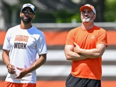 ईएसपीएन ने 4 नवंबर एनएफएल व्यापार की समय सीमा पर संभावित विक्रेताओं के रूप में डॉल्फ़िन, टाइटन्स, जायंट्स, ब्राउन को सूचीबद्ध किया है