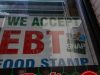 सरकारी शटडाउन जारी रहने के कारण SNAP का लाभ ख़त्म हो गया है, यहां बताया गया है कि राज्य कैसे कदम उठा रहे हैं