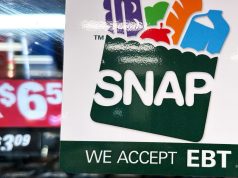 कुछ एसएनएपी प्राप्तकर्ताओं का कहना है कि लाभ में रुकावट के बीच उन्हें किराए और भोजन के बीच चयन करना होगा